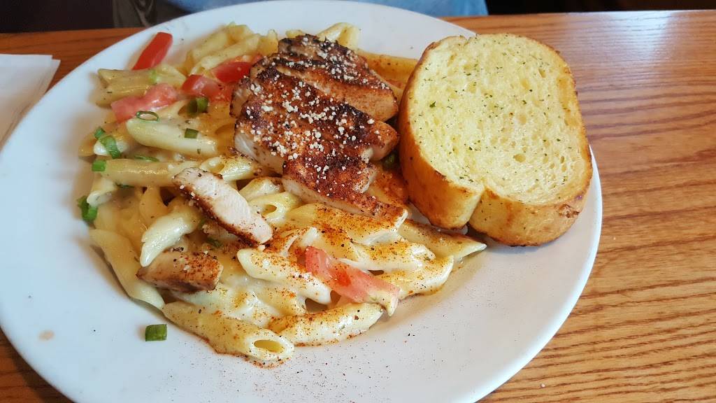 Chilis Grill & Bar | restaurant | 3451 Tower Rd, Aurora, CO 80011, USA | 3033751550 OR +1 303-375-1550