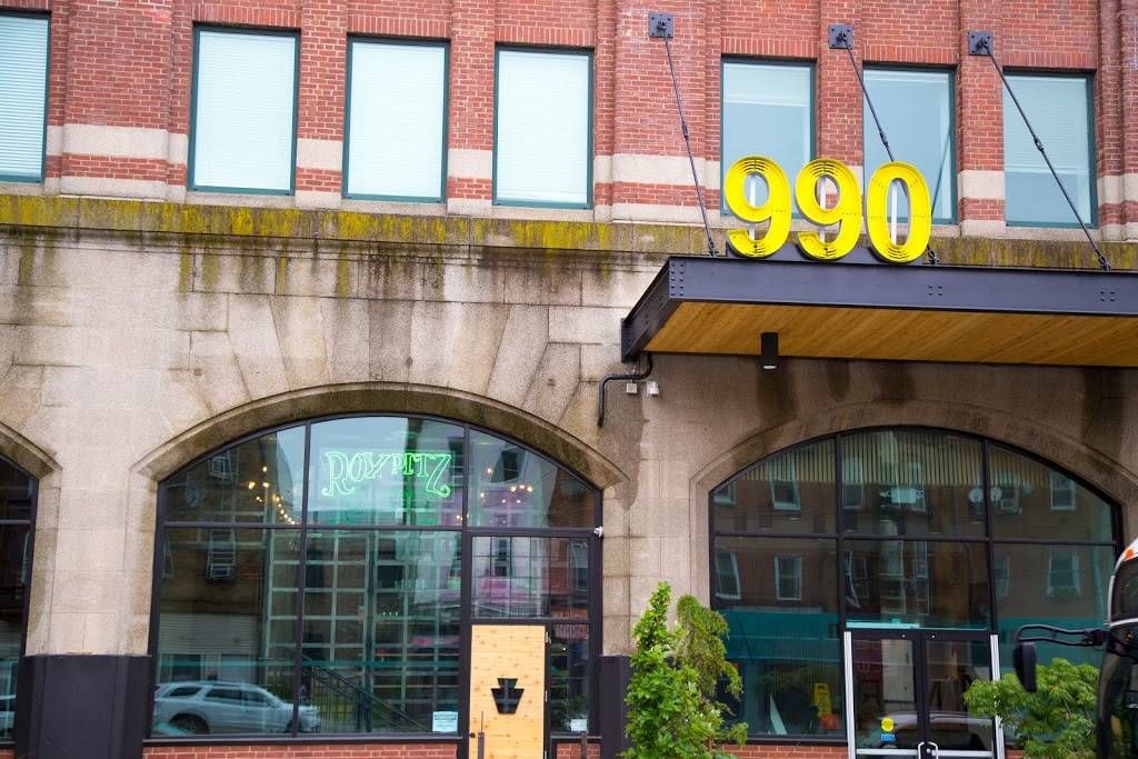 Roy Pitz Barrel House | restaurant | 990 Spring Garden St, Philadelphia, PA 19123, USA | 2159956792 OR +1 215-995-6792