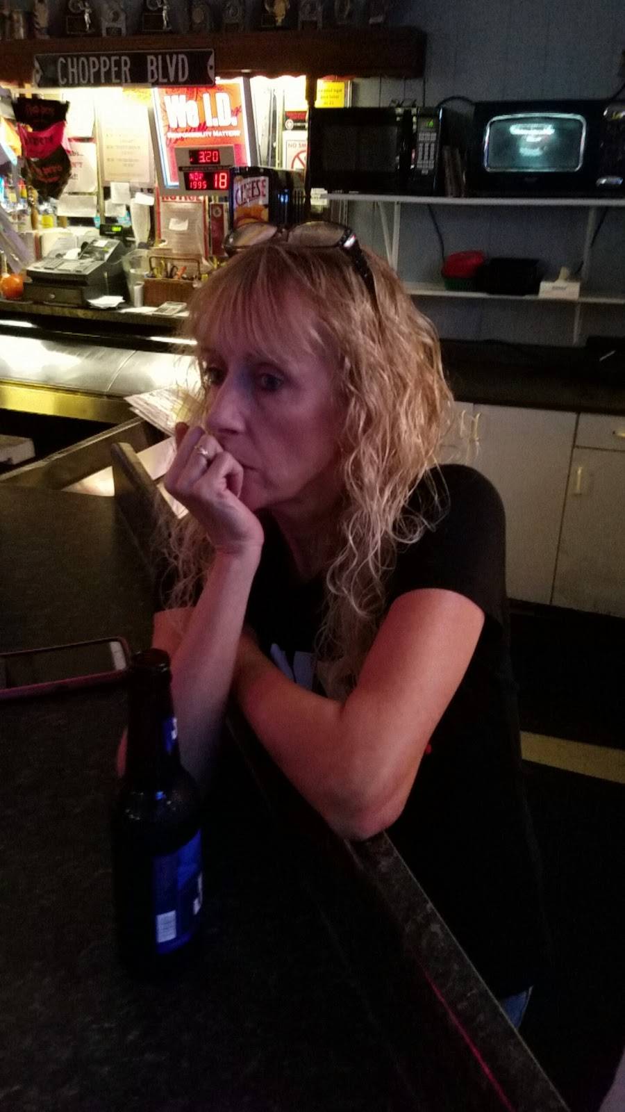 Choppers Bar & Grill Inc | restaurant | 17228 IL-5, East Moline, IL 61244, USA | 3094961070 OR +1 309-496-1070