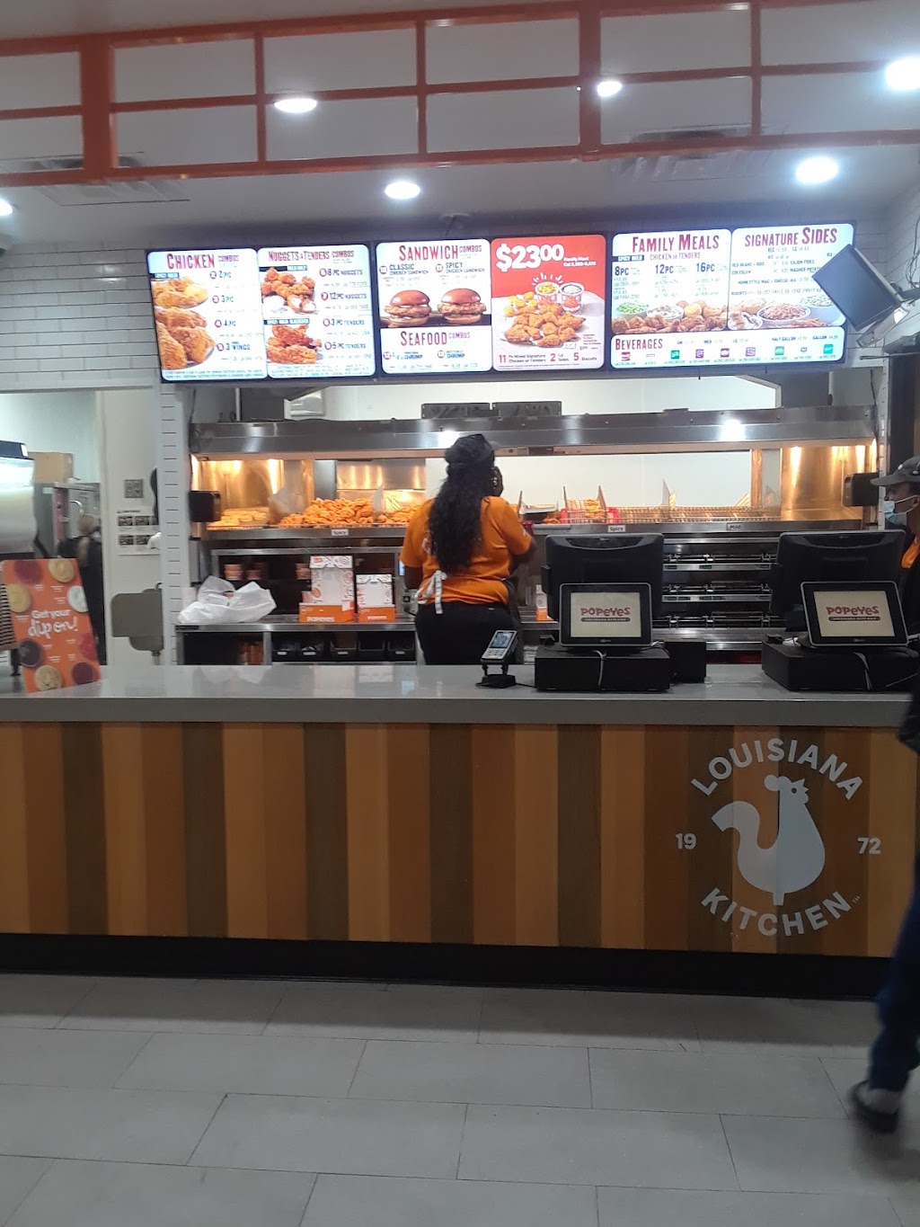 Popeyes Louisiana Kitchen | restaurant | 510 I-10 Frontage Rd, Beaumont, TX 77706, USA | 4092475640 OR +1 409-247-5640