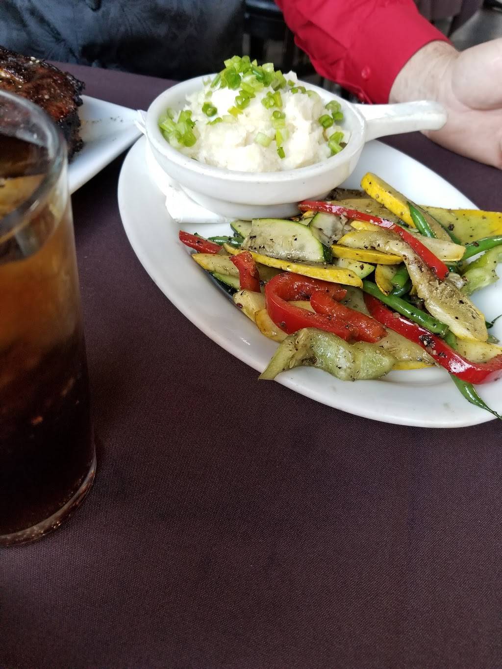 Chases La Verne | restaurant | 2079 Bonita Ave #100, La Verne, CA 91750, USA | 9095966810 OR +1 909-596-6810