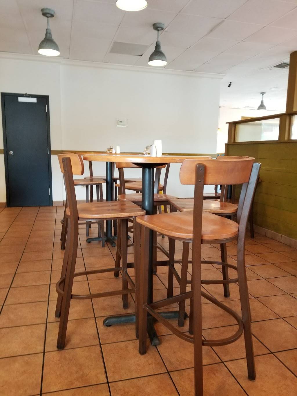 Lions Choice | meal takeaway | 5952 Howdershell Rd, Hazelwood, MO 63042, USA | 3147312565 OR +1 314-731-2565