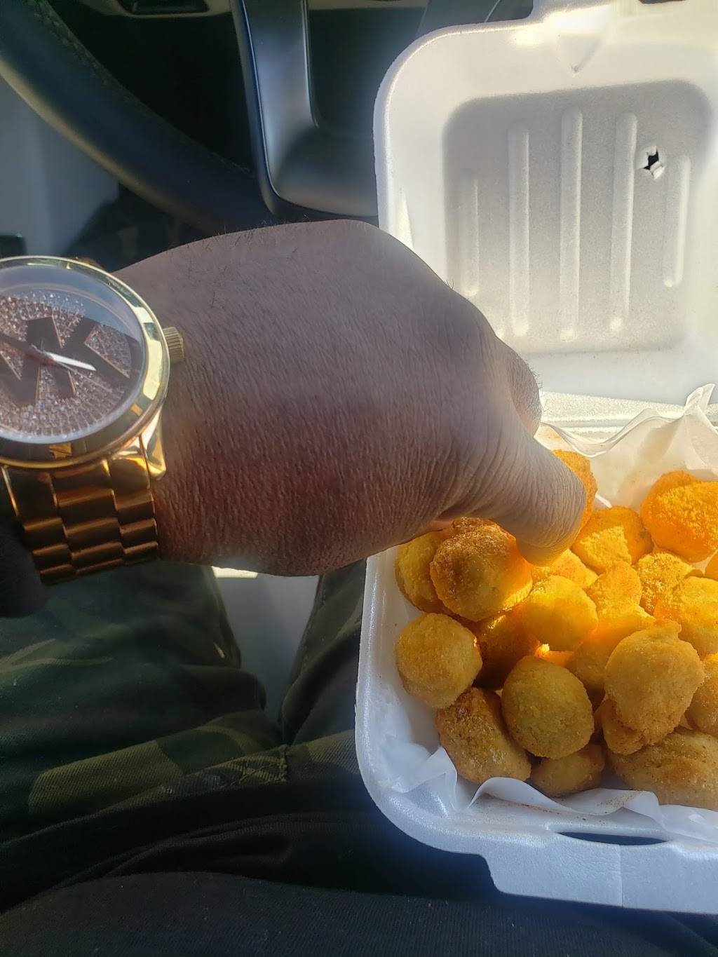 Manhattan Fish & Chicken | restaurant | 2575 E 55th St, Cleveland, OH 44104, USA | 2164260200 OR +1 216-426-0200