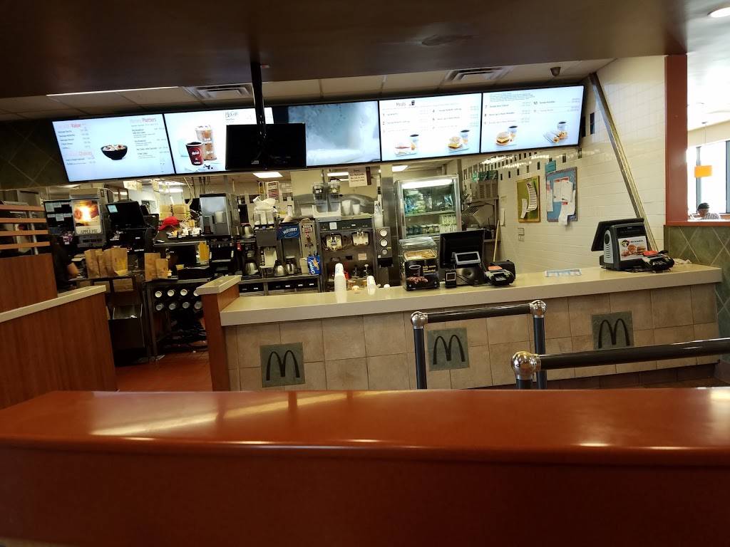 McDonalds | cafe | 1401 E Noble Ave, Visalia, CA 93292, USA | 5596272318 OR +1 559-627-2318