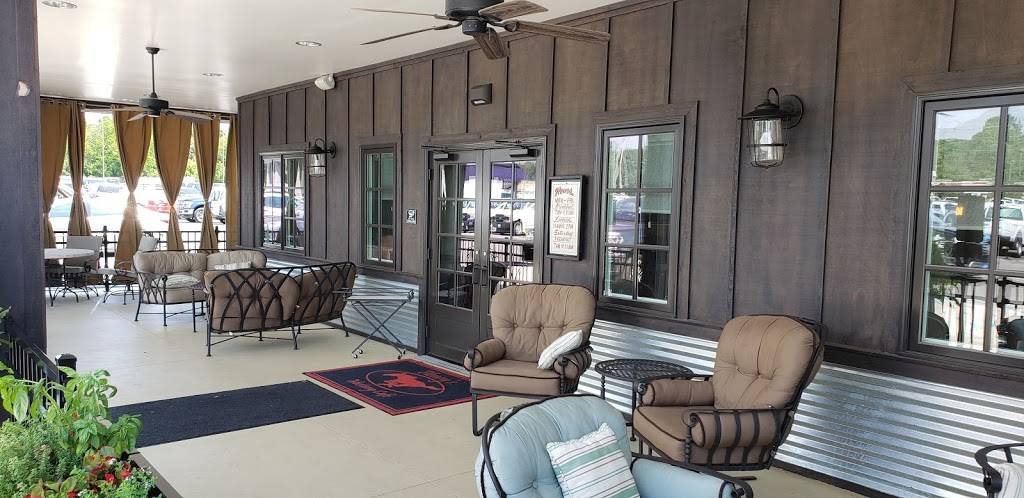 Henrys Mustang Cafe | restaurant | 2500 Jordan Ln NW, Huntsville, AL 35816, USA | 2565171288 OR +1 256-517-1288