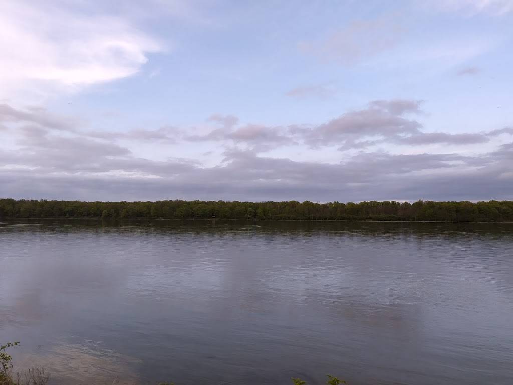 Legends Restaurant | restaurant | 9561 Niagara Pkwy, Niagara Falls, ON L2E 6S6, Canada | 9052952241 OR +1 905-295-2241