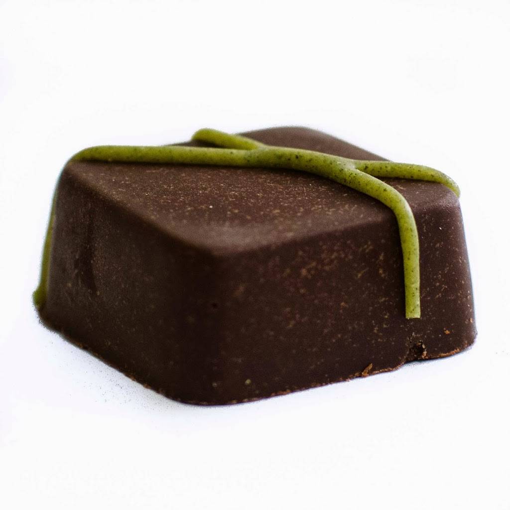 Radiantly Raw | restaurant | 3312 Austin Bluffs Pkwy, Colorado Springs, CO 80918, USA | 7197496176 OR +1 719-749-6176