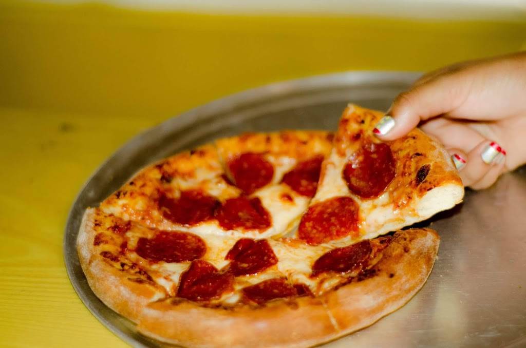 Maminos Pizza | restaurant | Blvd. Geranios 512, Las Lomitas, 22810 Ensenada, B.C., Mexico | 016461749001 OR +52 646 174 9001