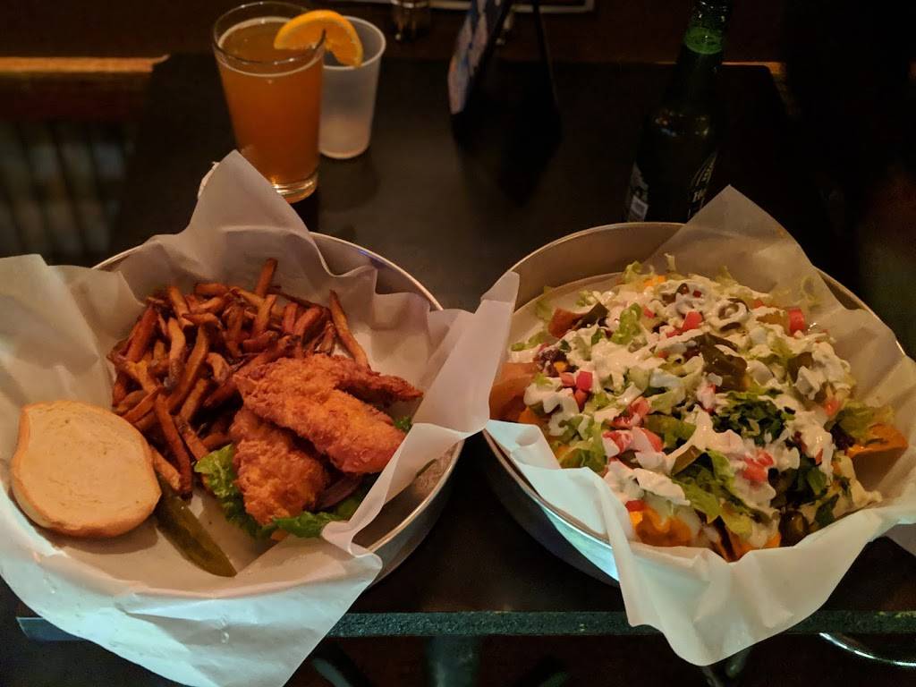 Beaumont Bar And Grill | restaurant | 2020 N Halsted St, Chicago, IL 60614, USA | 7732810177 OR +1 773-281-0177