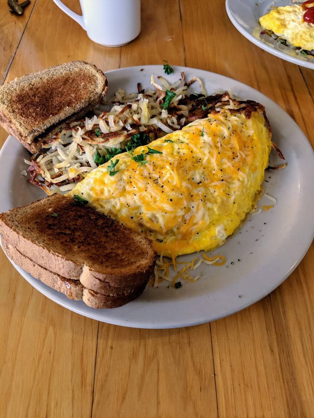 Airport Restaurant & Spirits | restaurant | 3608 Wildwood Ave, Jackson, MI 49202, USA | 5177833616 OR +1 517-783-3616