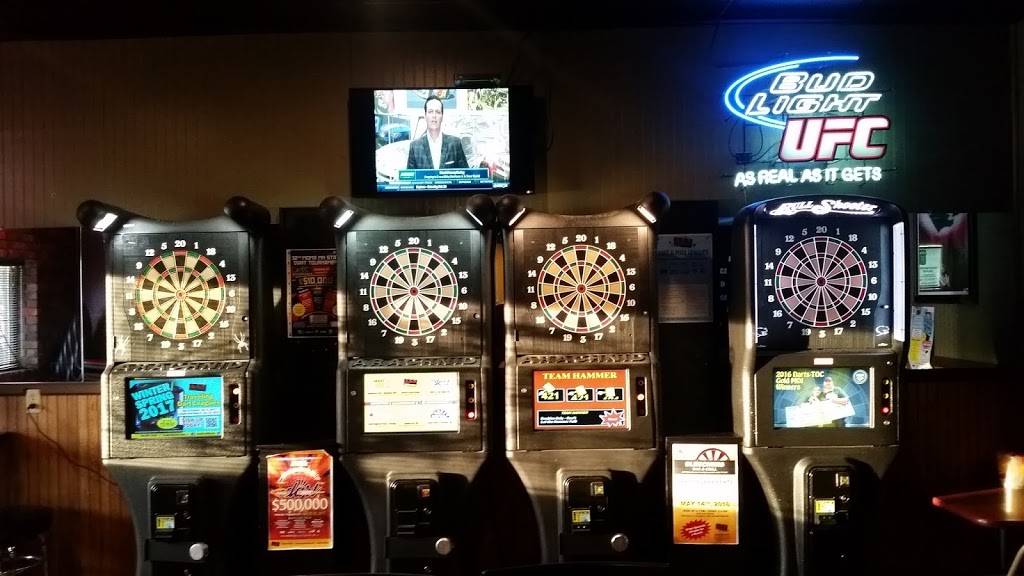 Bleechers Bar & Grill | restaurant | 2220 White Bear Ave, Maplewood, MN 55109, USA | 6517777897 OR +1 651-777-7897