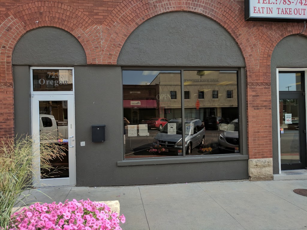 New China Restaurant | restaurant | 723 Oregon St, Hiawatha, KS 66434, USA | 7857422555 OR +1 785-742-2555