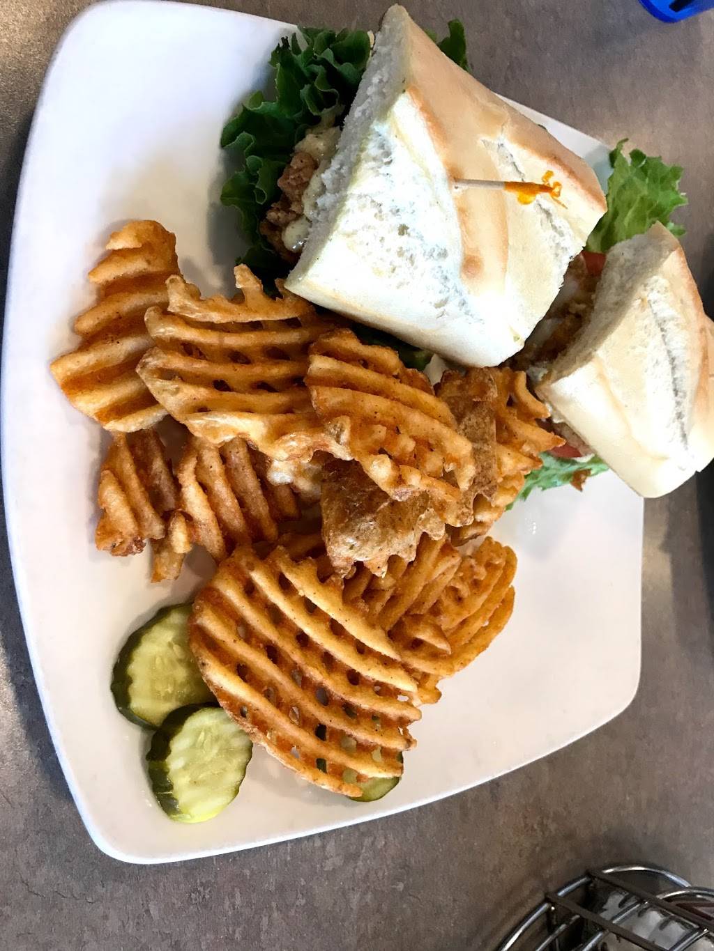 Headquarters Bar & Grill | restaurant | 101 Concord Dr, Oregon, WI 53575, USA | 6082910750 OR +1 608-291-0750