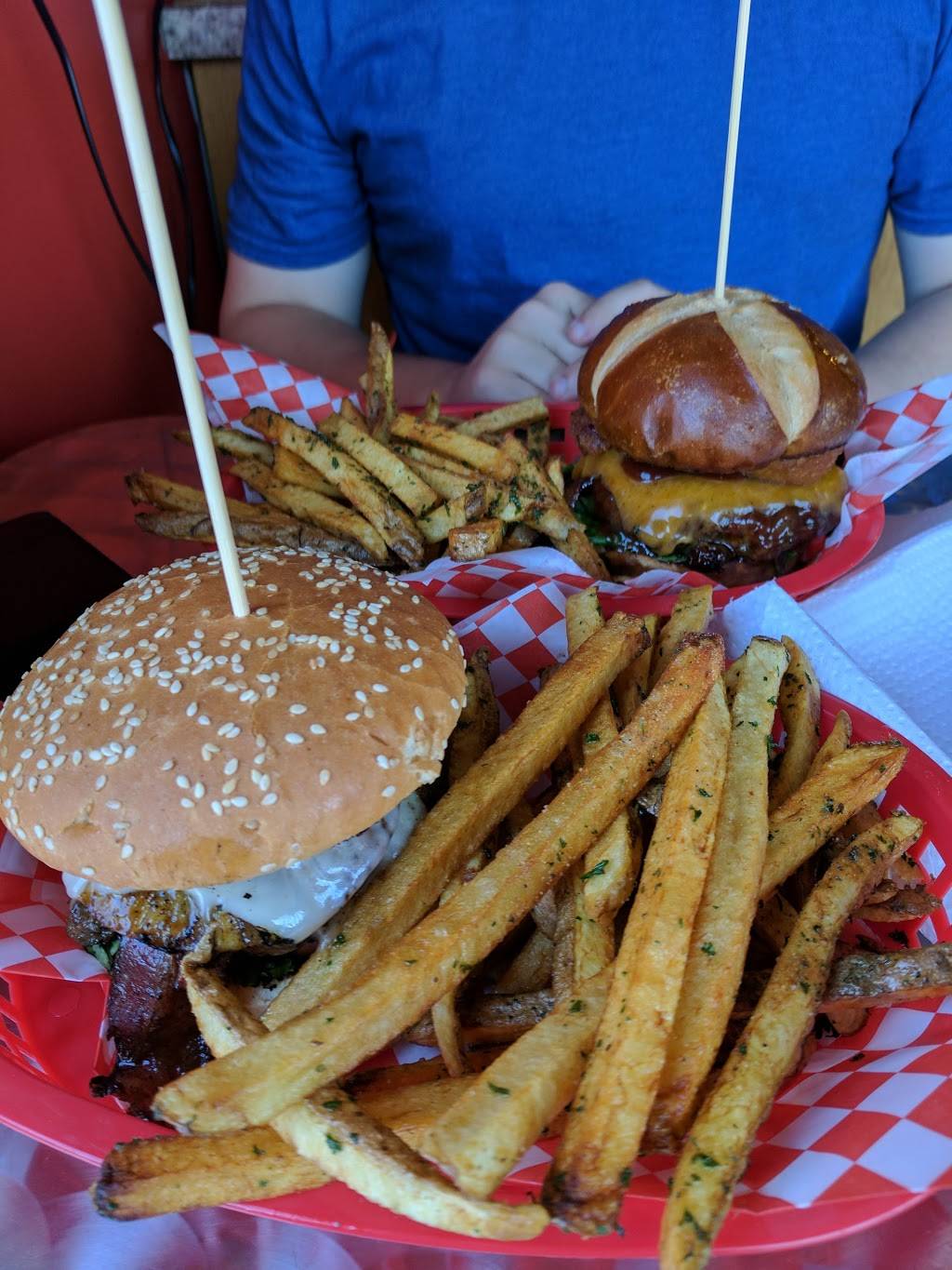 Bunz Gourmet Burgers | restaurant | 655 W 7th St, San Pedro, CA 90731, USA | 3105148773 OR +1 310-514-8773