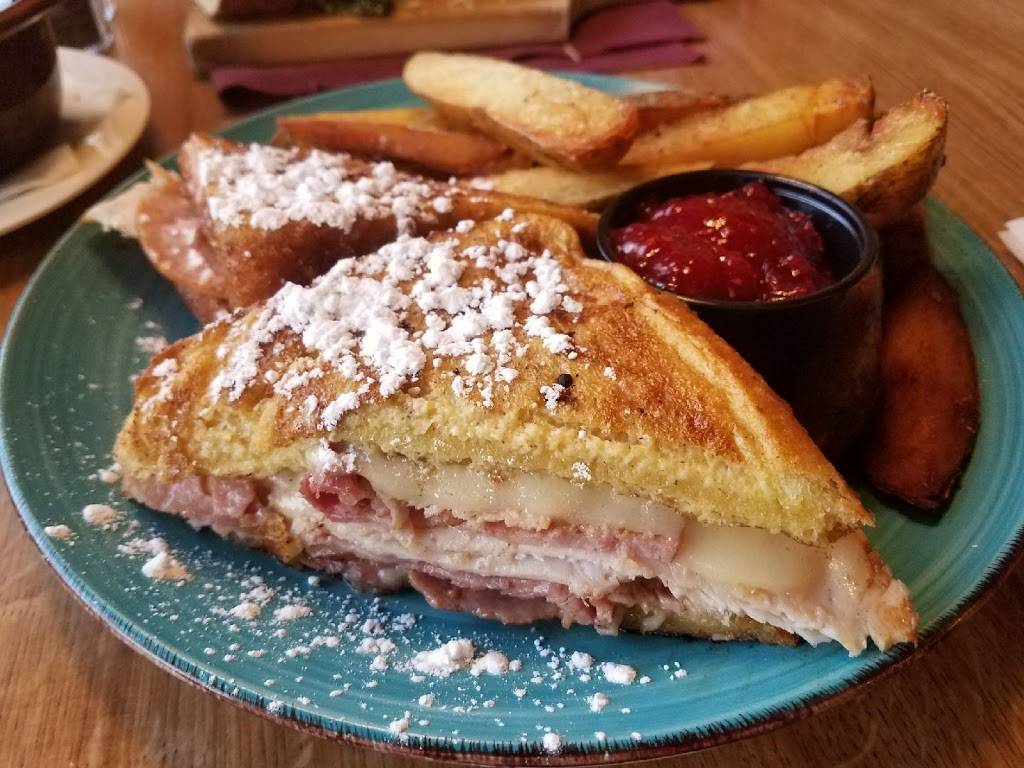 Bayside Restaurant and Lounge | restaurant | 300 E Bay St, East Tawas, MI 48730, USA | 9893628600 OR +1 989-362-8600