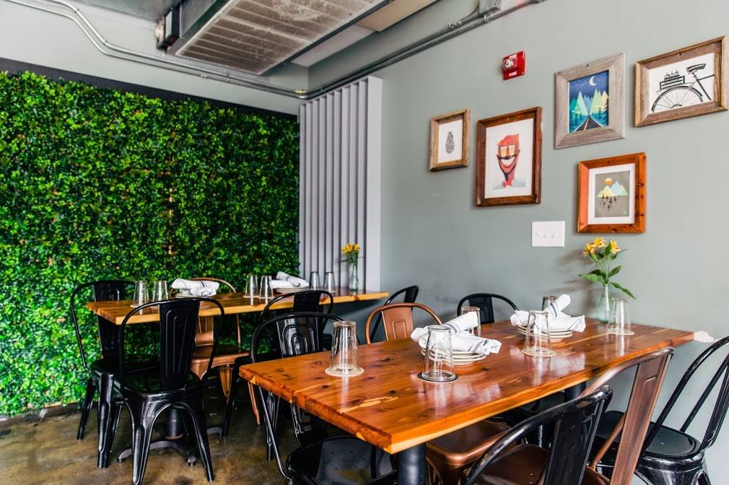 Retreat Gastropub | restaurant | 6 N Sarah St, St. Louis, MO 63108, USA | 3142614497 OR +1 314-261-4497