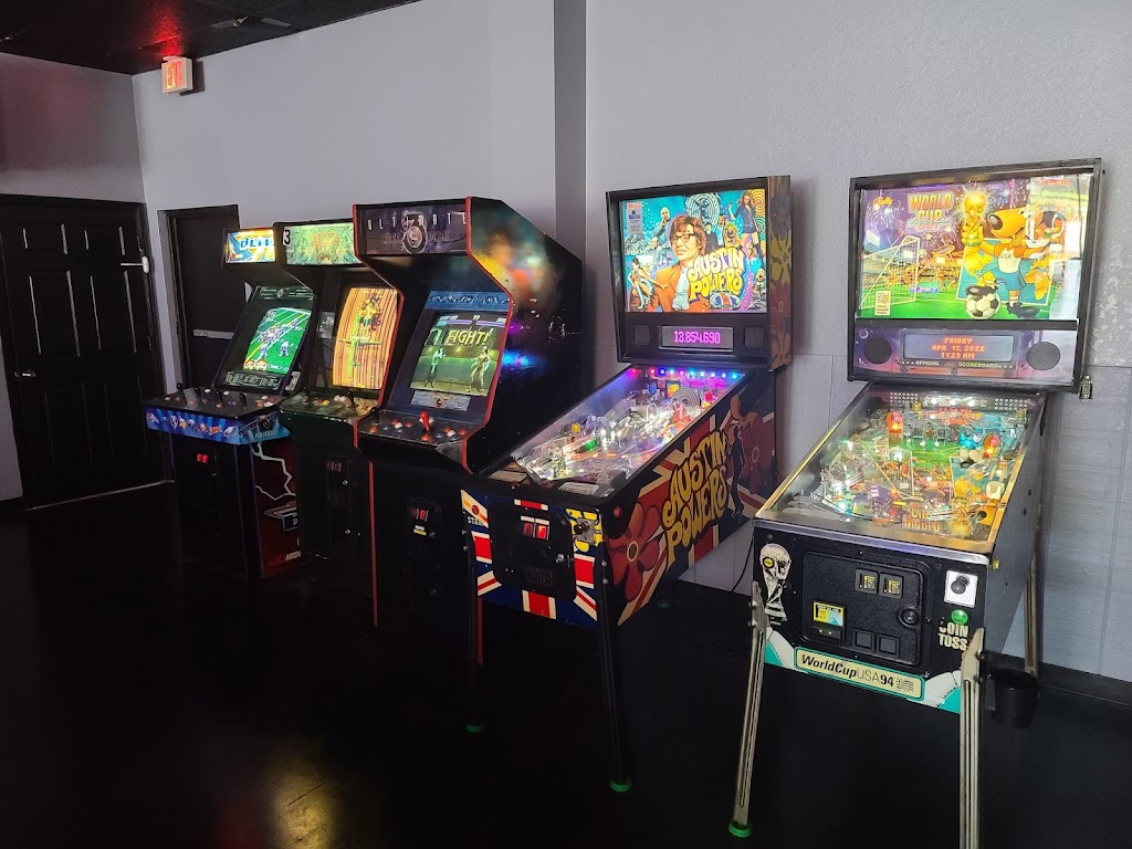 Stingrays Bar Grill & Arcade | restaurant | 3112 E State Rd 60, Valrico, FL 33594, USA | 8133249686 OR +1 813-324-9686