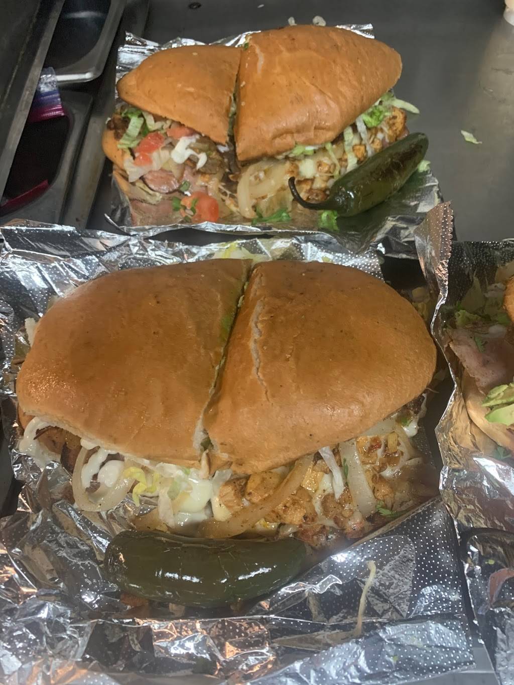 Lonchera Los 3 Hermanos #2 | restaurant | Independence Ave &, Colorado Ave, Kansas City, MO 64124, USA | 8163322728 OR +1 816-332-2728