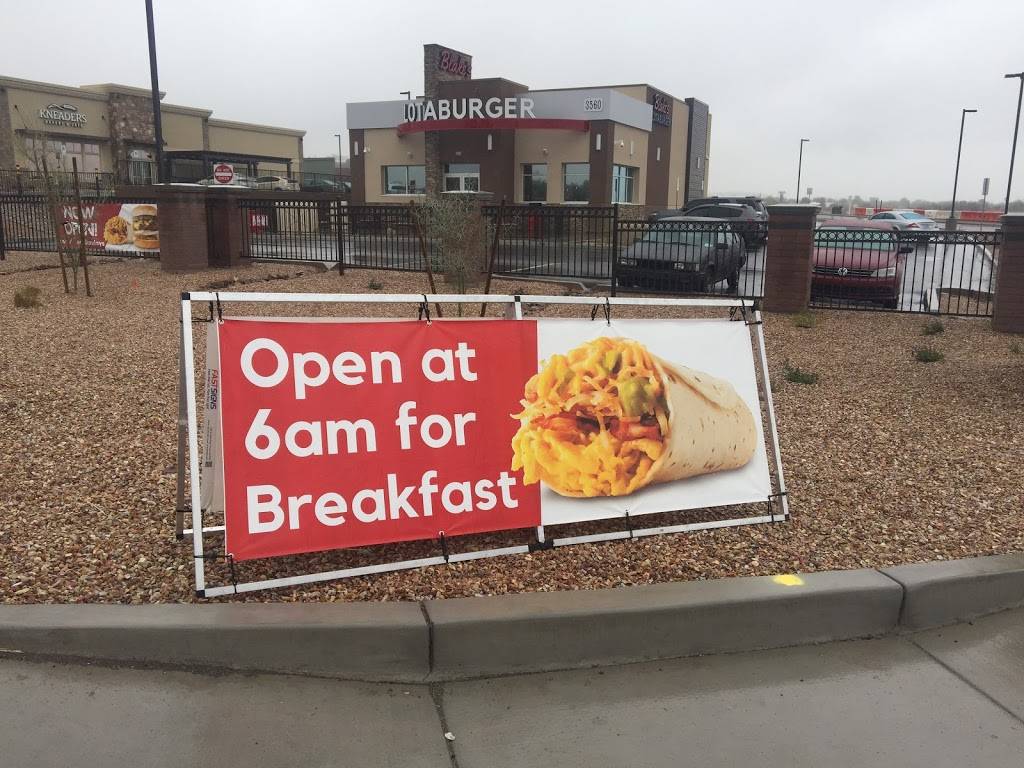 Blakes Lotaburger | restaurant | 3560 N Craycroft Rd, Tucson, AZ 85750, USA | 5207773657 OR +1 520-777-3657