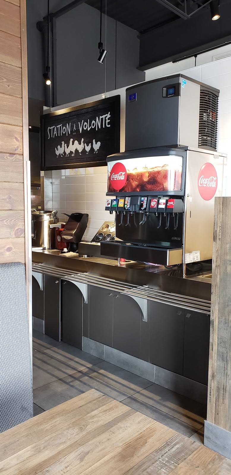 St-Hubert Express | restaurant | Rue Laval, Lac-Mégantic, QC G6B 1A4, Canada | 8195836767 OR +1 819-583-6767