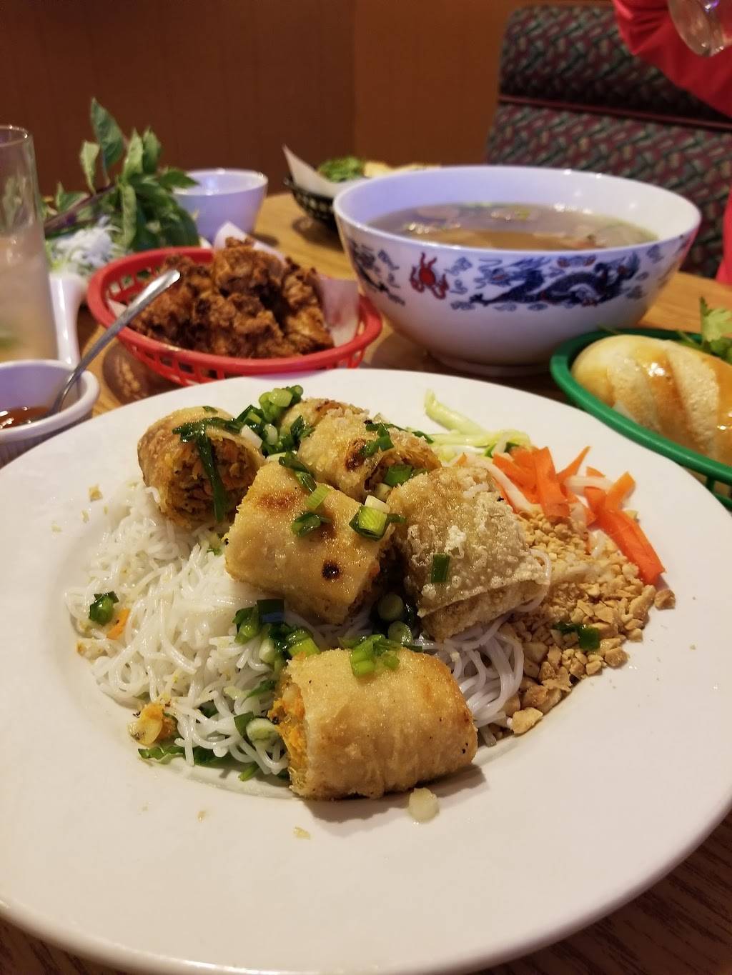 Mirage Bar & Grill | restaurant | 400 Old Hwy 8 NW, New Brighton, MN 55112, USA | 6516339480 OR +1 651-633-9480