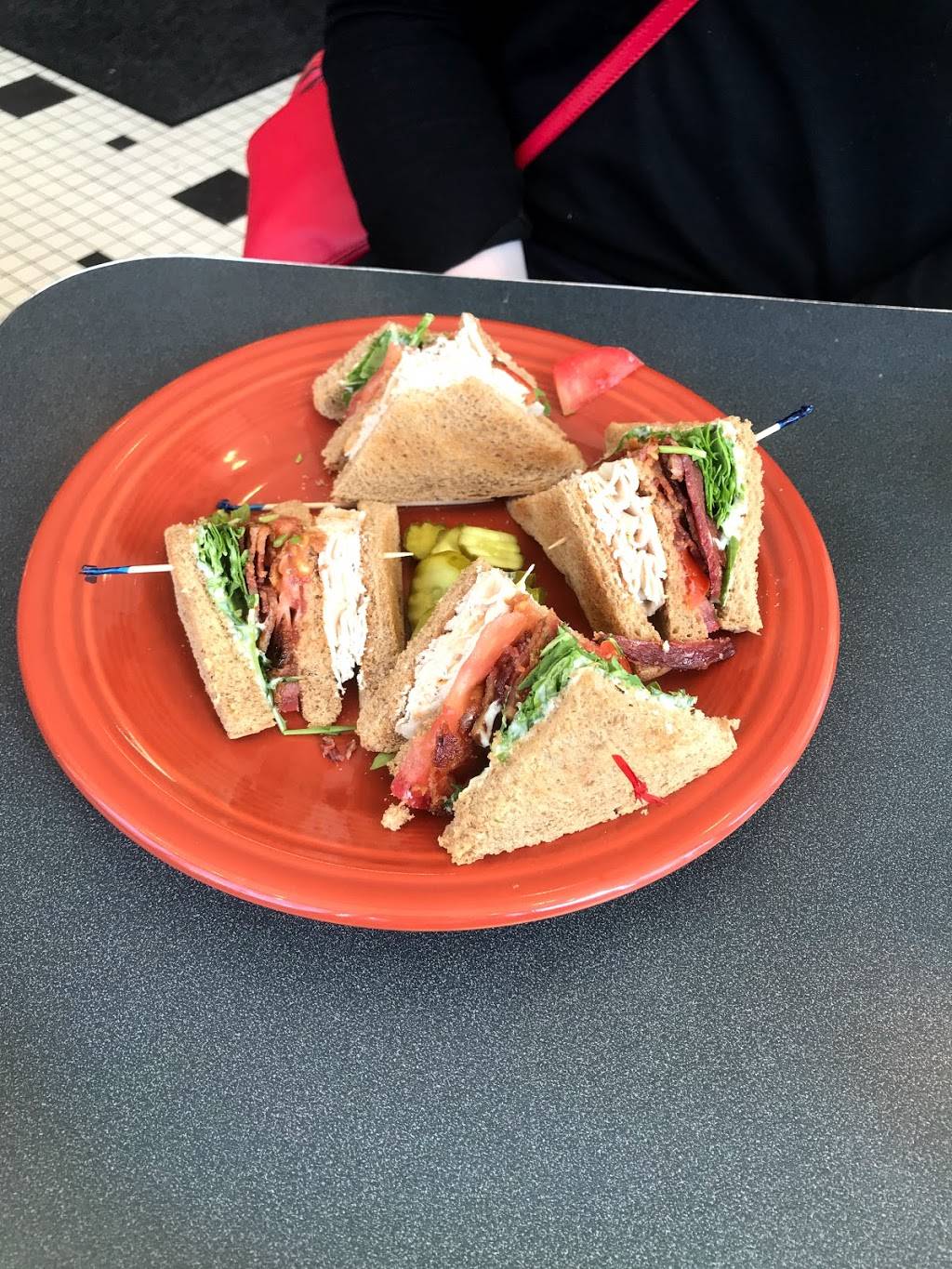 Colleens Ice Cream & Sandwich Shop | cafe | 61 High St, Medford, MA 02155, USA | 7813958100 OR +1 781-395-8100