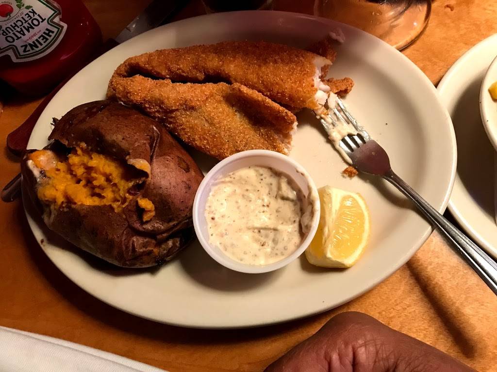 Texas Roadhouse | restaurant | 60 Drivers Mart Way, Pelham, AL 35124, USA | 2059857427 OR +1 205-985-7427