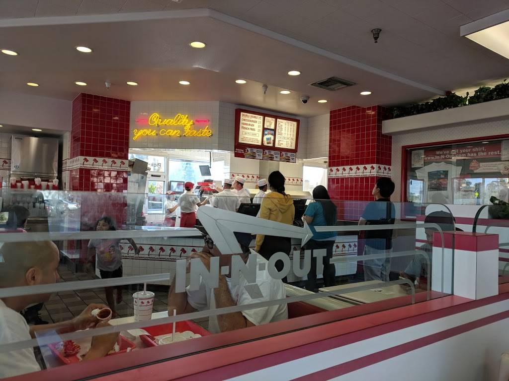 In-N-Out Burger | restaurant | 381 W Esplanade Dr, Oxnard, CA 93036, USA | 8007861000 OR +1 800-786-1000