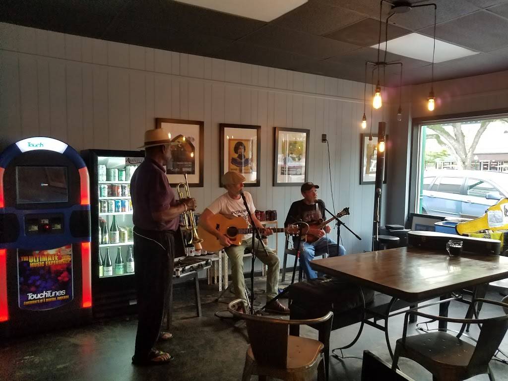 Homegrown Brewhouse | restaurant | 117 S Main St, Summerville, SC 29483, USA | 8438799342 OR +1 843-879-9342