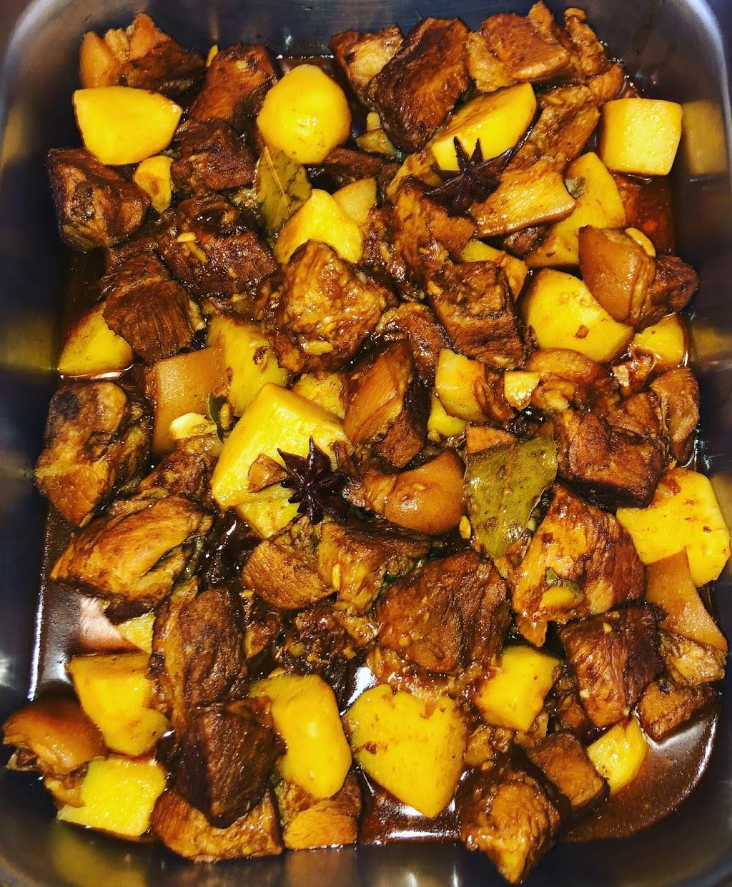 Carolinas Cuisina | restaurant | 323 Burnhamthorpe Rd, Etobicoke, ON M9B 2A2, Canada | 4162394800 OR +1 416-239-4800