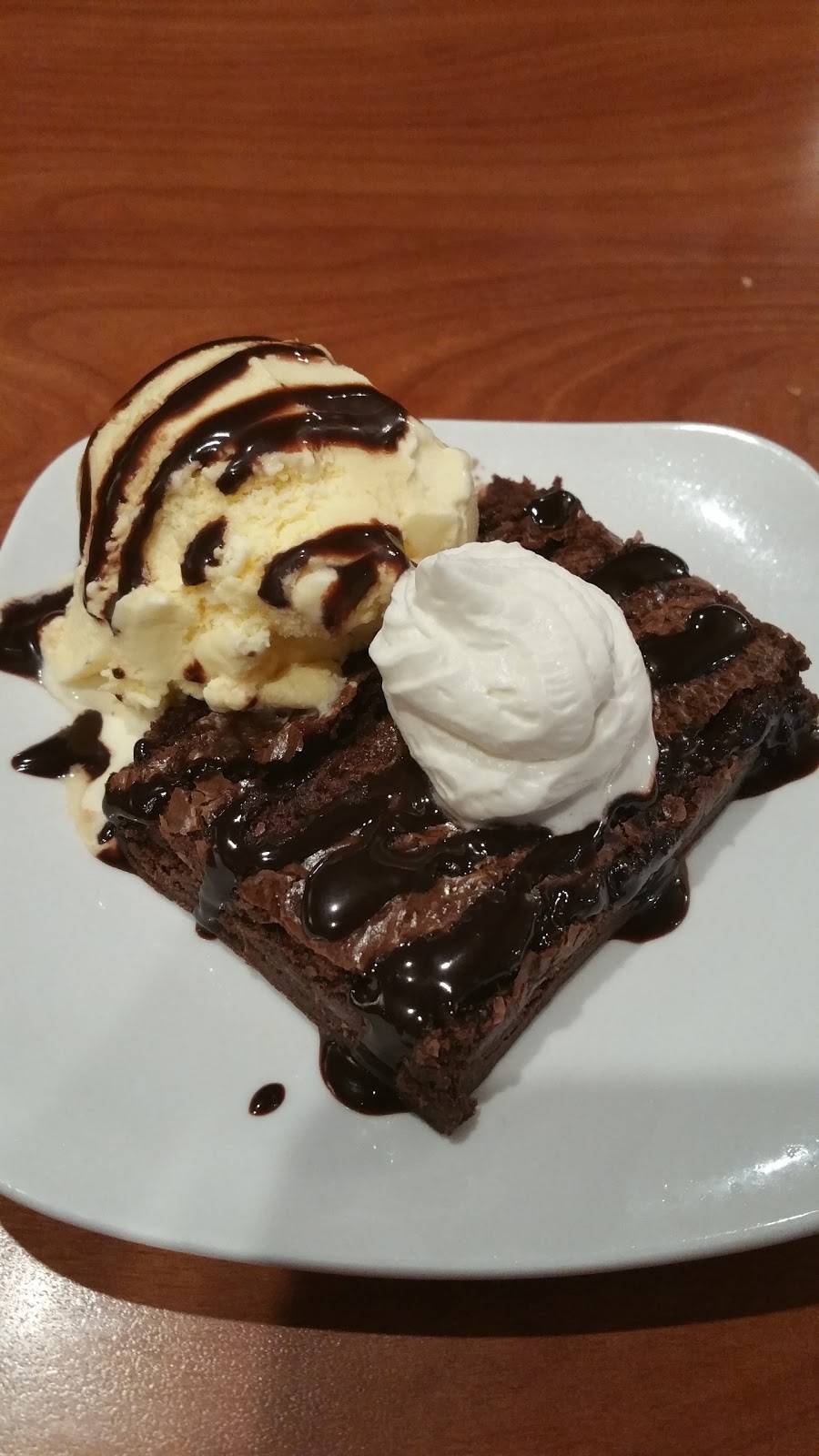 Atties Bar & Grill | restaurant | 2600 S Stone Creek Blvd, Urbana, IL 61802, USA | 2173679876 OR +1 217-367-9876