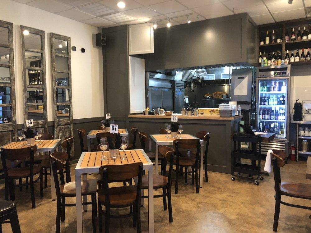 Elliots Table | restaurant | 465 T C Jester Blvd Suite B, Houston, TX 77007, USA | 7134850340 OR +1 713-485-0340