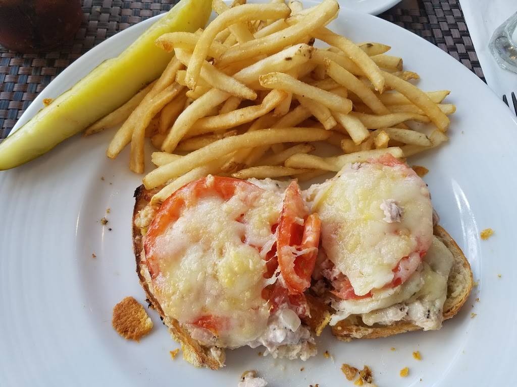 Charleston Harbor Fish House | restaurant | 32 Patriots Point Rd, Mt Pleasant, SC 29464, USA | 8432847070 OR +1 843-284-7070