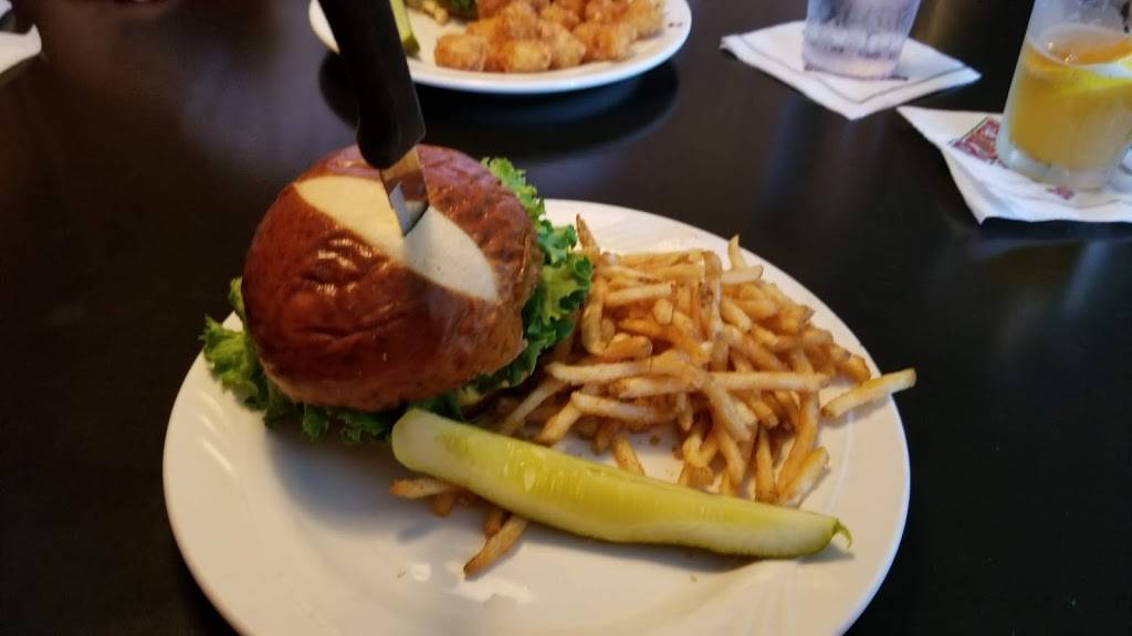 The Rush Inn Bar & Grille | restaurant | 35840 Chester Rd, Avon, OH 44011, USA | 4409373252 OR +1 440-937-3252