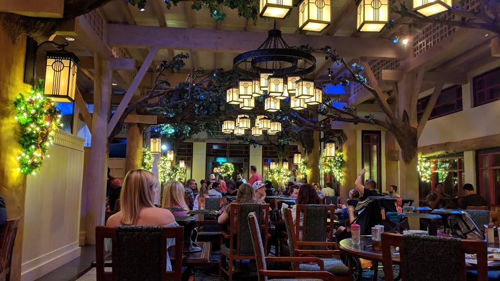 Story Book Dining at Artist Point with Snow White | restaurant | 901 Timberline Dr, Orlando, FL 32830, USA | 4078243200 OR +1 407-824-3200