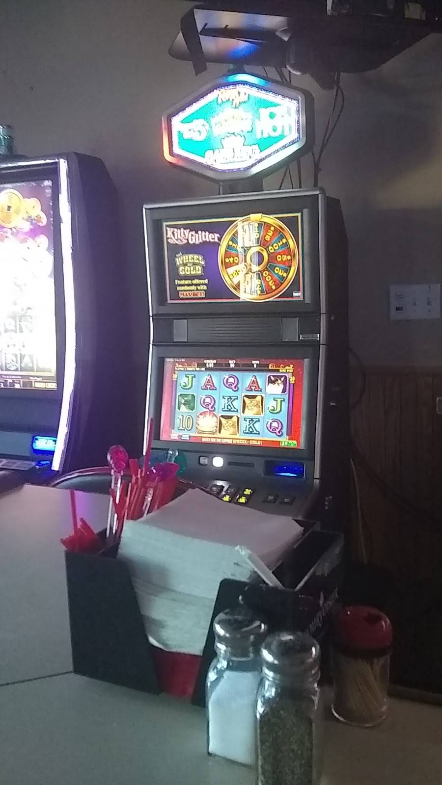 Shenanigans Pub | restaurant | 101 W Station St, St Anne, IL 60964, USA | 8154220398 OR +1 815-422-0398