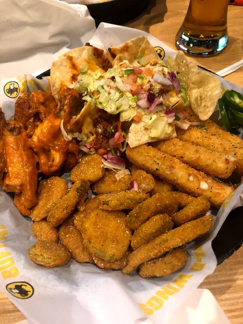 Buffalo Wild Wings | restaurant | 36455 Euclid Ave, Willoughby, OH 44094, USA | 4405278081 OR +1 440-527-8081