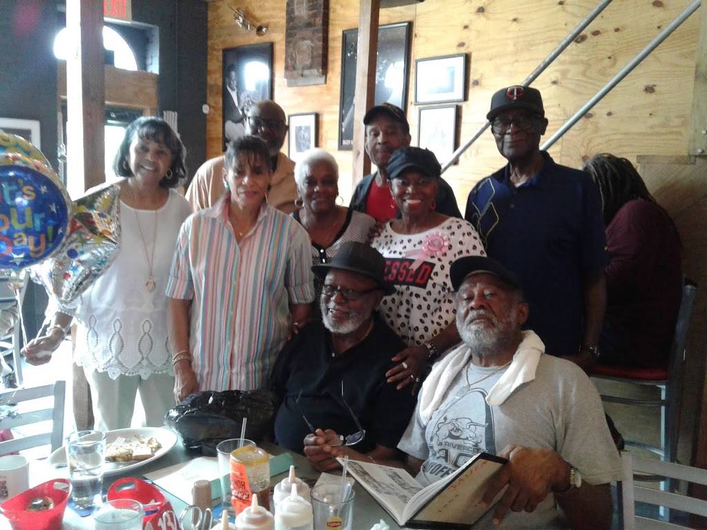 Firehouse 282 | restaurant | 1327-1351 Vandeventer Ave, St. Louis, MO 63113, USA | 3148336767 OR +1 314-833-6767