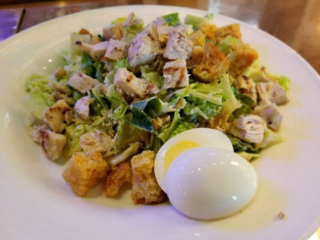 Charlies Long Bar | restaurant | 9800 Hyatt Resort Dr, San Antonio, TX 78251, USA | 2106471234 OR +1 210-647-1234