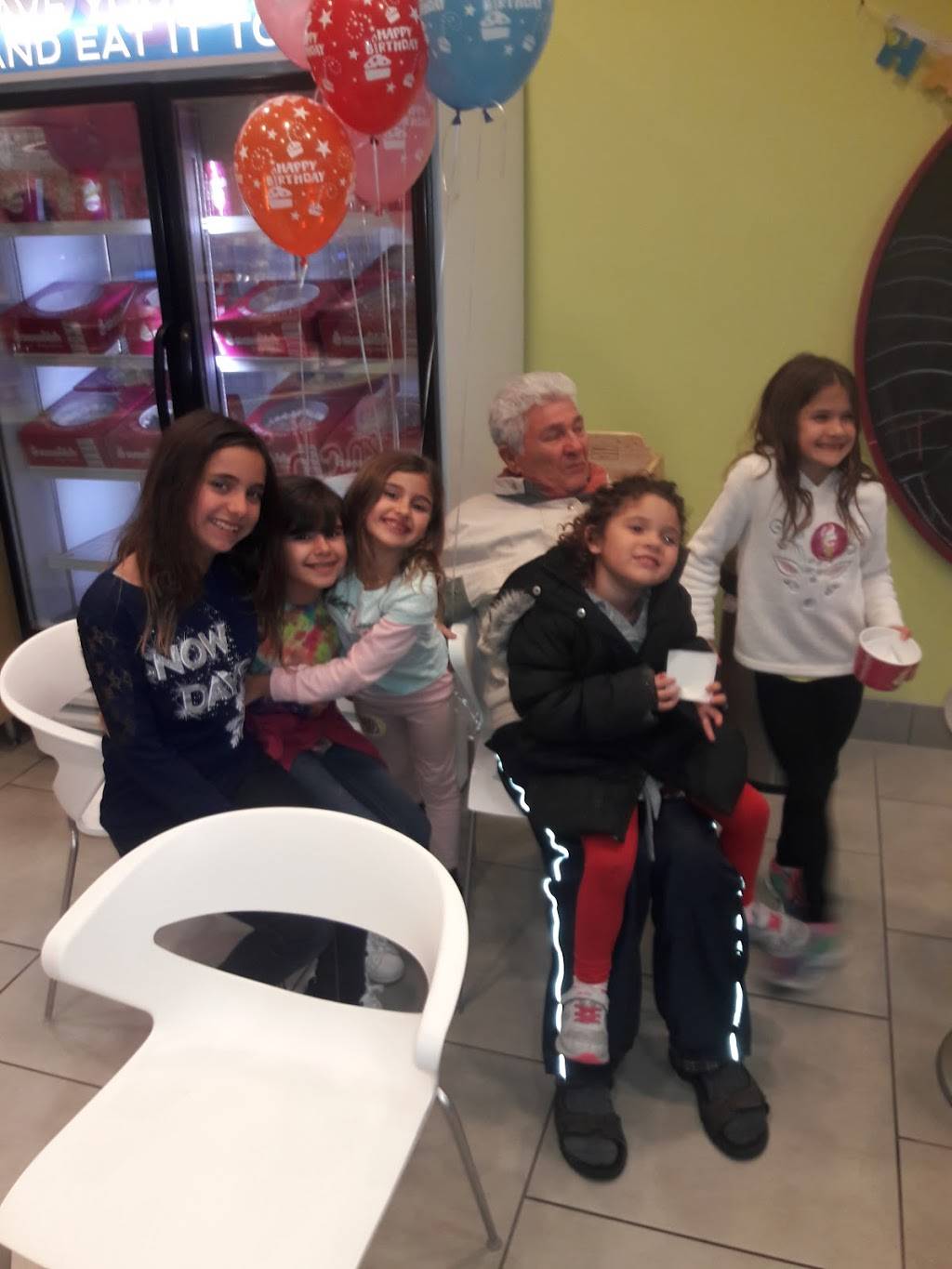 Menchies Frozen Yogurt | bakery | 8130 US-192, Kissimmee, FL 34747, USA | 4079641627 OR +1 407-964-1627