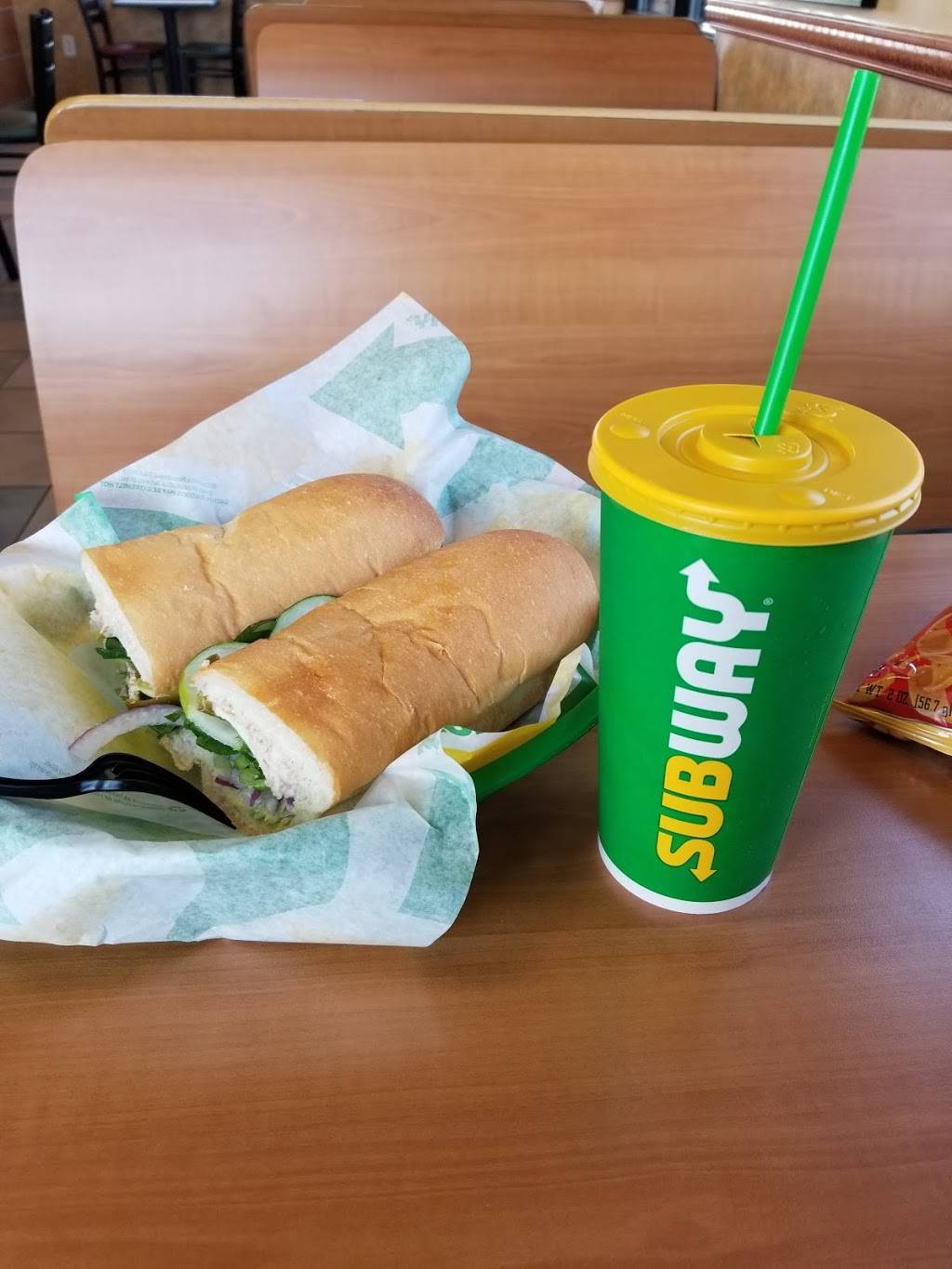 Subway | restaurant | 100 Kemar Street, Wakarusa, IN 46573, USA | 5748627827 OR +1 574-862-7827