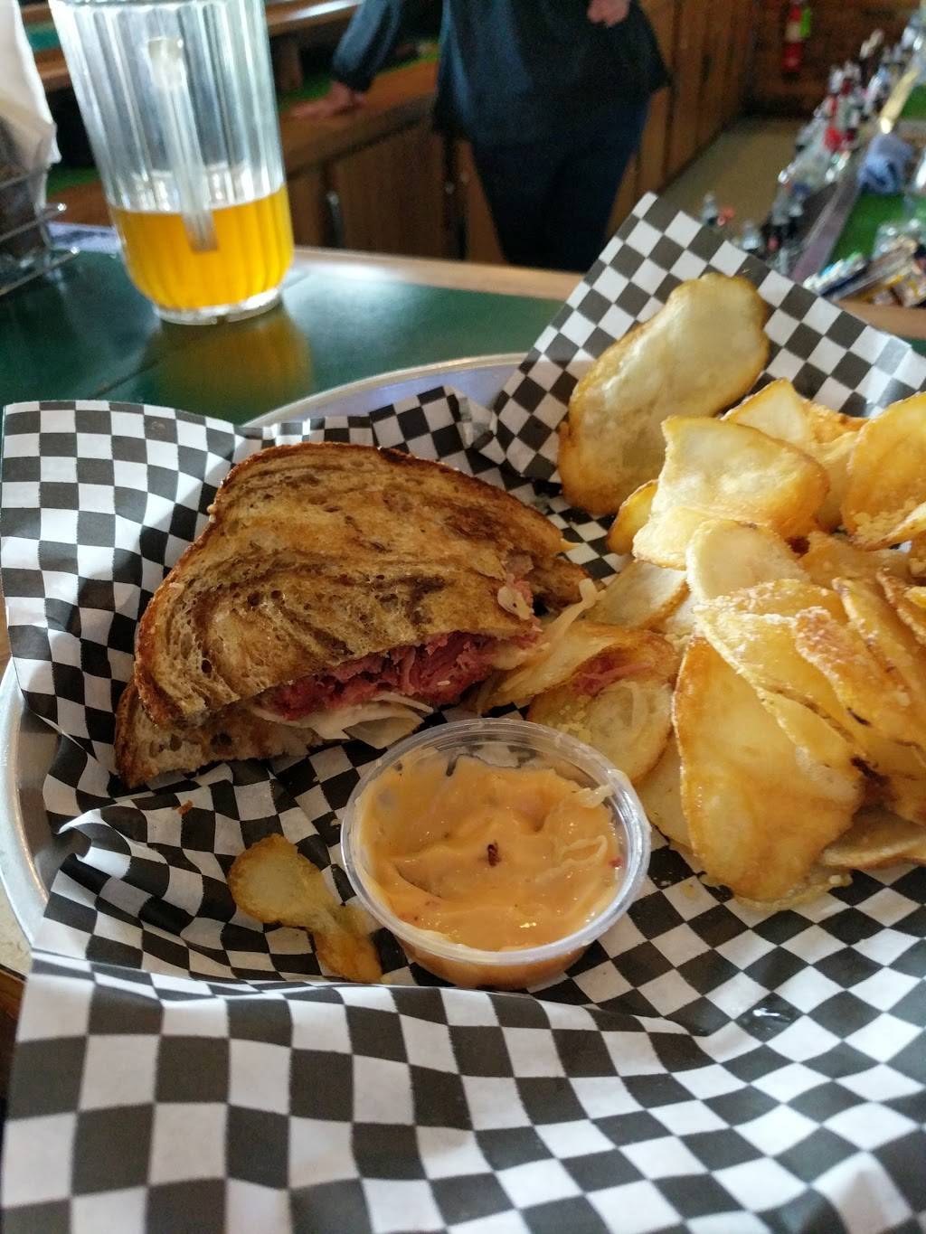 Zis Sports Pub and Eatery | restaurant | 8777 N Deerwood Dr, Brown Deer, WI 53209, USA | 4143541919 OR +1 414-354-1919