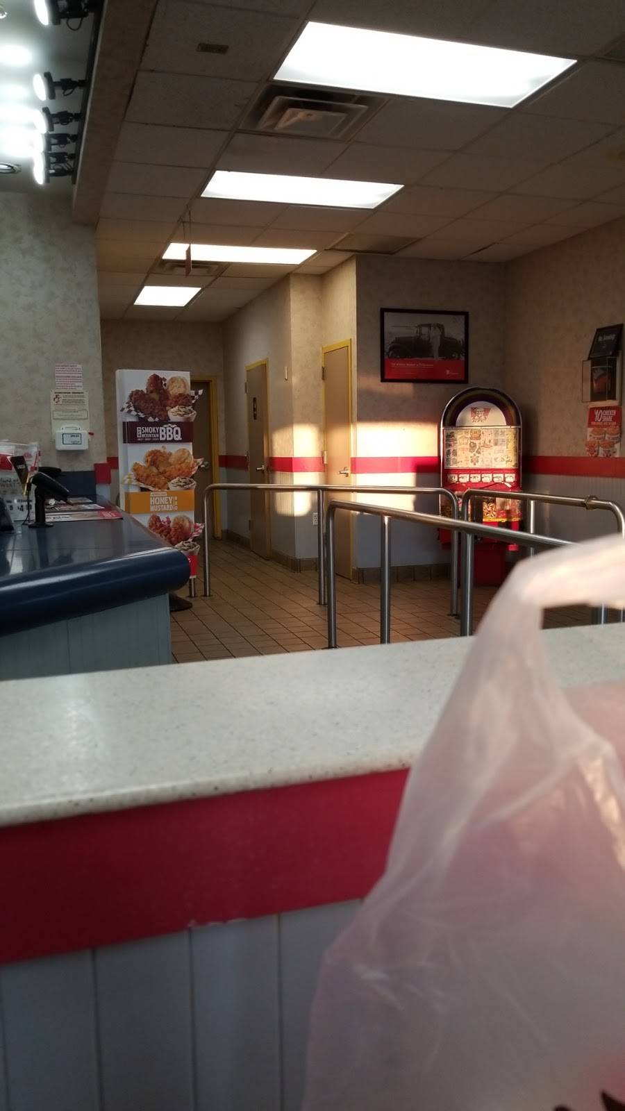 KFC | restaurant | 320 Montauk Hwy, Lindenhurst, NY 11757, USA | 6312259482 OR +1 631-225-9482