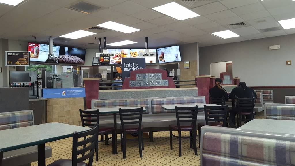 McDonalds | cafe | 6564 Airline Rd, Fruitport, MI 49415, USA | 2318658449 OR +1 231-865-8449