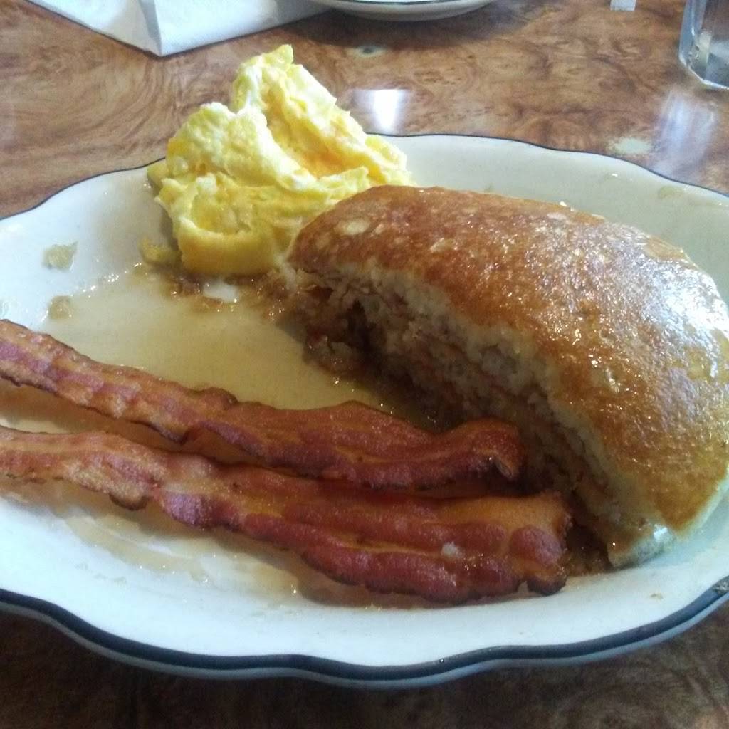 Cal-Harbor Restaurant & Lounge | night club | 546 E 115th St, Chicago, IL 60628, USA | 7732645435 OR +1 773-264-5435