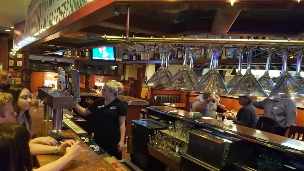 Green Mill Restaurant & Bar | restaurant | 2410 Gateway Ct, Hudson, WI 54016, USA | 7153869900 OR +1 715-386-9900