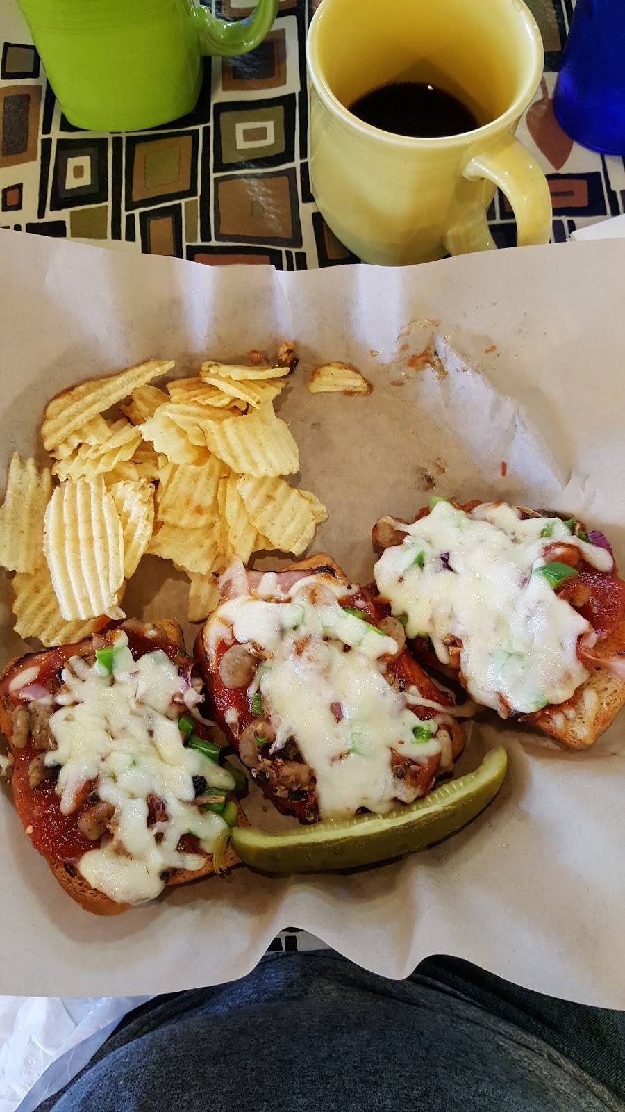 Jarretys Place | cafe | 701 Main St, Rochester, IN 46975, USA | 5742237101 OR +1 574-223-7101