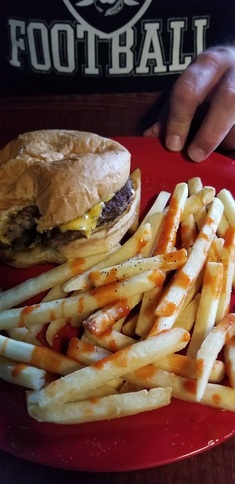 Gators Sports Bar And Grill | restaurant | 21041 Bear Valley Rd, Apple Valley, CA 92308, USA | 7609617200 OR +1 760-961-7200