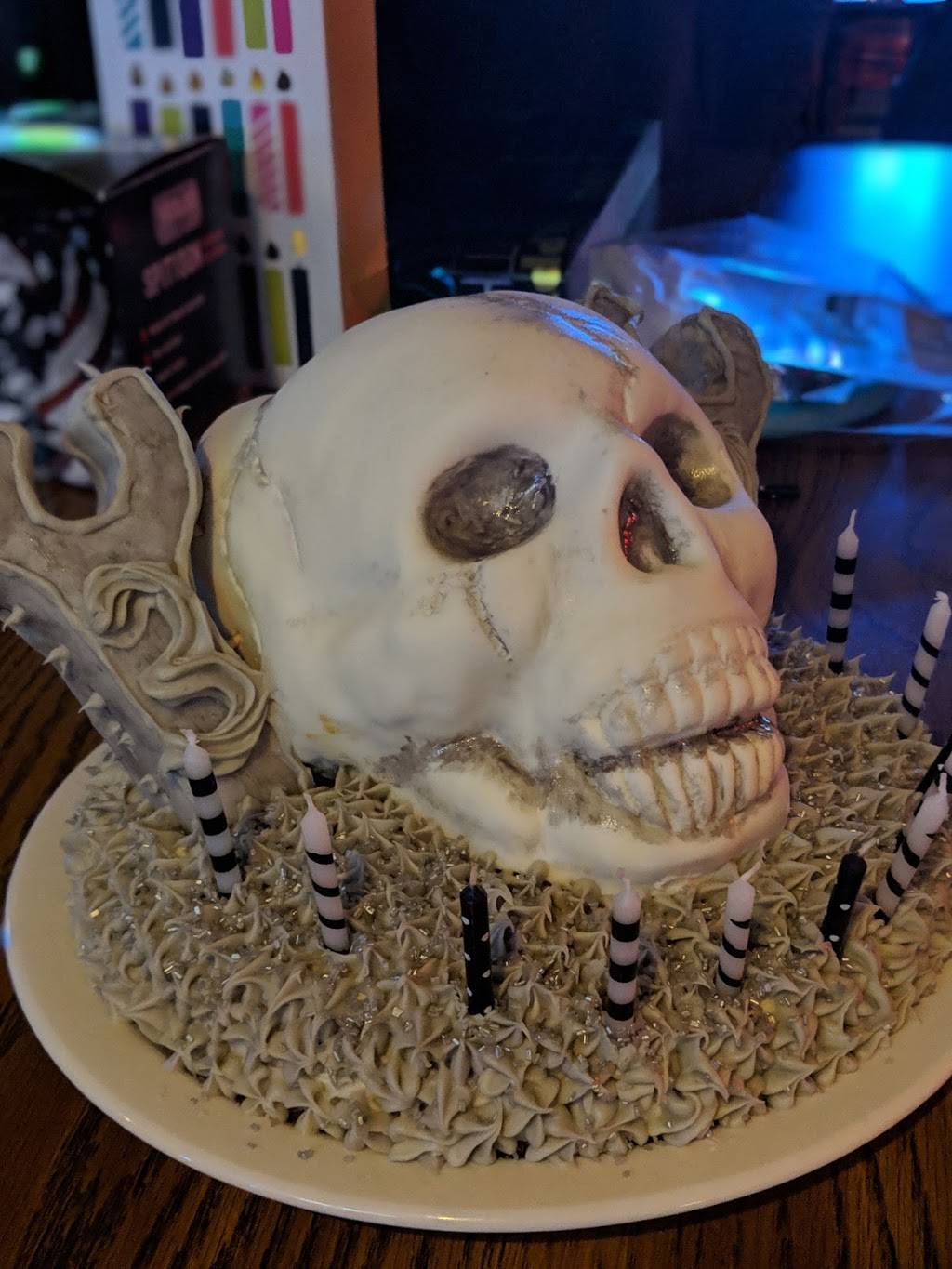 LugNutz Bar and Grill | restaurant | 22 Donald Dr, Fairfield, OH 45014, USA | 5139393333 OR +1 513-939-3333