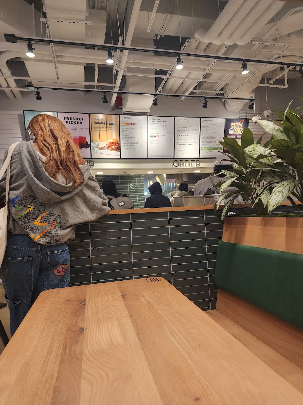 Shake Shack Jamaica Ave | restaurant | 160-16 Jamaica Ave, Queens, NY 11432, USA | 7186917892 OR +1 718-691-7892